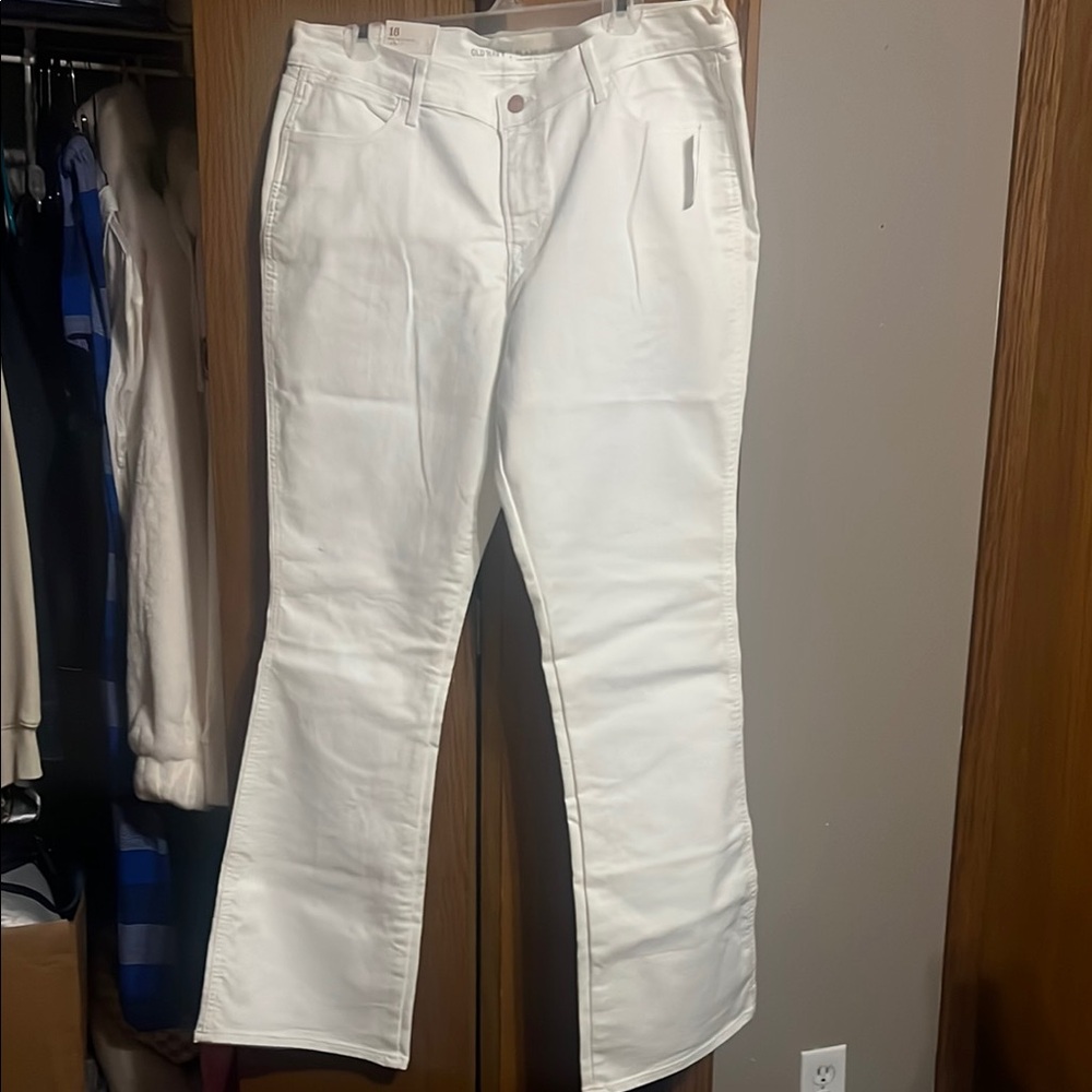 NWT Old Navy Mid Rise White Flared Jeans 16